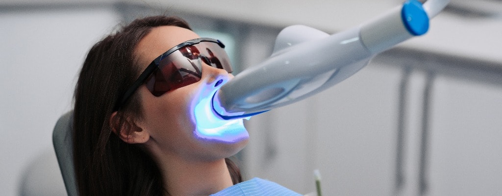 Bleaching der Zähne beim Zahnarzt