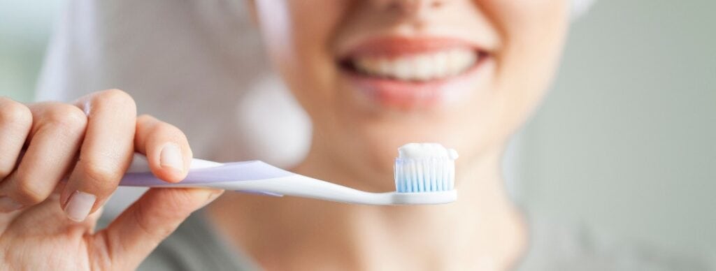 Zähne bei empfindlichem Zahnfleisch pflegen